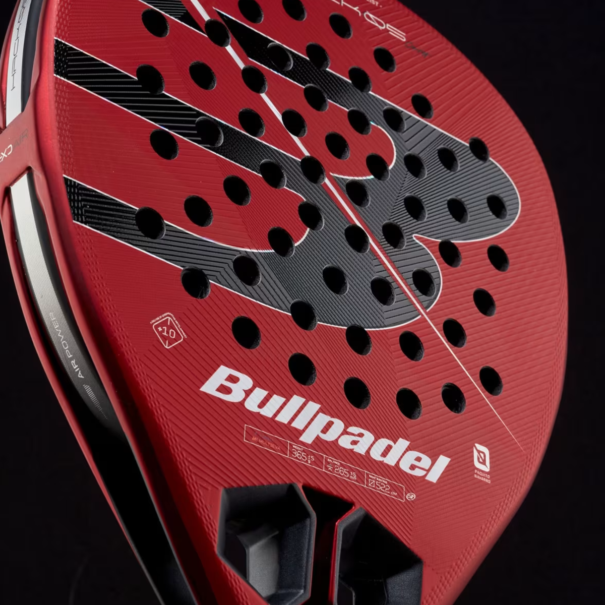 Bullpadel Hack 05 Comfort 2027, close-up of the rough 3D Grain face