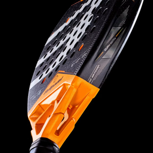 Bullpadel Vertex 05 Comfort 2027, angled close-up of the heart and lower frame